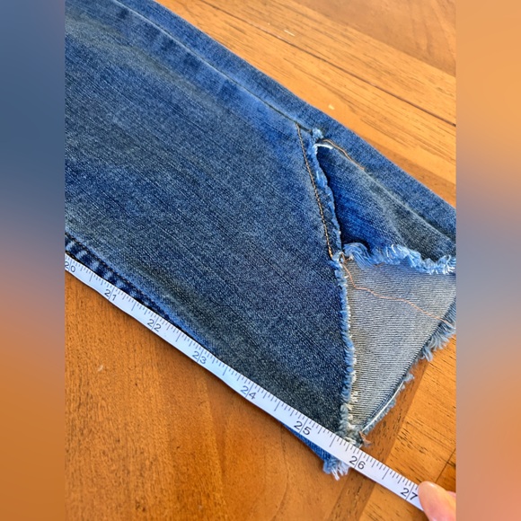 WE THE FREE
Garden Party Cross Hem
Ankle Jeans
We The Free
Size: 29 - Picture 10 of 14